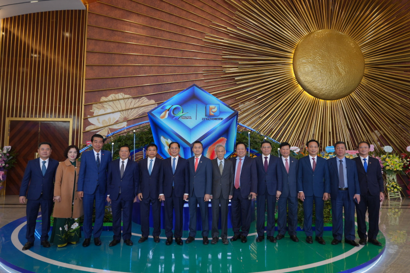 Tập đoàn Xăng dầu Việt Nam kỷ niệm 70 năm thành lập và đón nhận Huân chương Lao động hạng Nhất -0