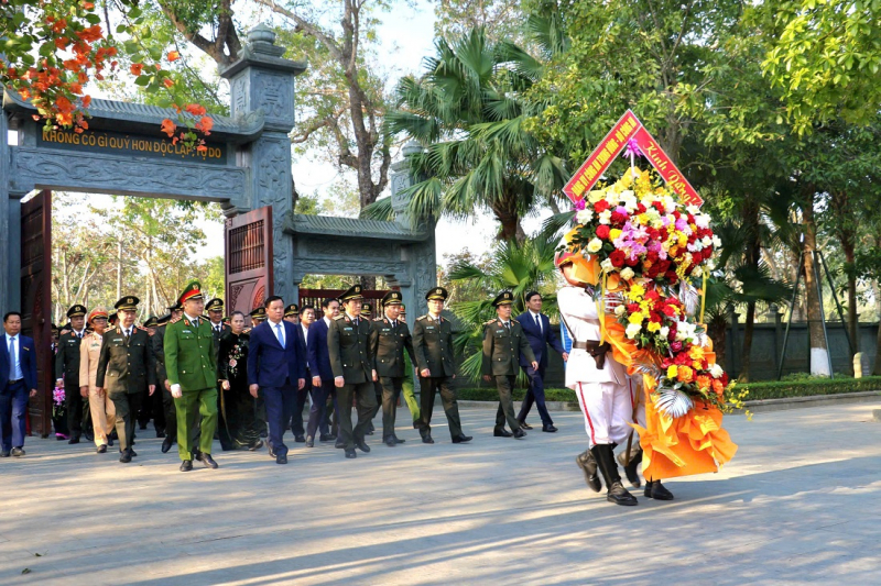Bộ trưởng Lương Tam Quang dâng hoa, dâng hương tại Khu di tích Quốc gia đặc biệt Kim Liên -0