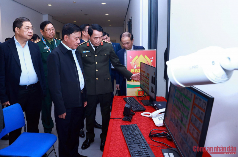 Thường trực Ban Bí thư thăm Trung tâm Chỉ huy Bộ Công an bảo vệ Đại hội XIV của Đảng -0