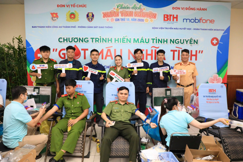 Hơn 400 cán bộ, đoàn viên, thanh niên và CBCS Công an TP Hồ Chí Minh tham gia hiến máu -2