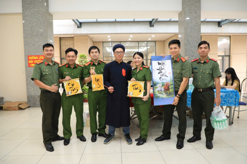 Hơn 400 cán bộ, đoàn viên, thanh niên và CBCS Công an TP Hồ Chí Minh tham gia hiến máu -0