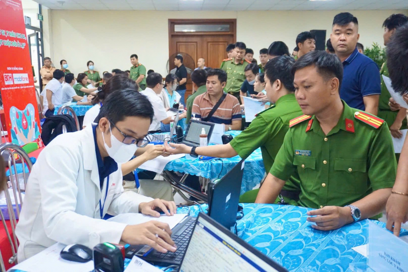 Hơn 400 cán bộ, đoàn viên, thanh niên và CBCS Công an TP Hồ Chí Minh tham gia hiến máu -1