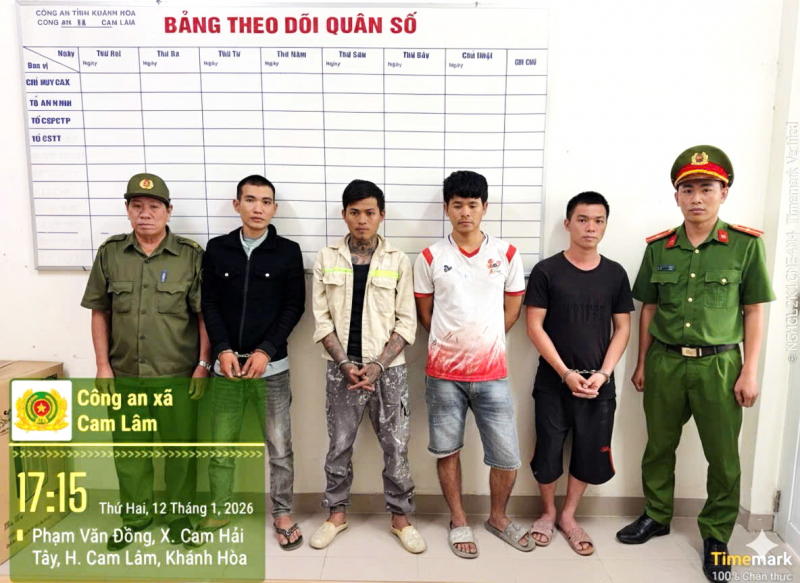  Bắt nhóm hút hít ma túy trong căn nhà thuê, lòi ra kẻ cung cấp “hàng” -0