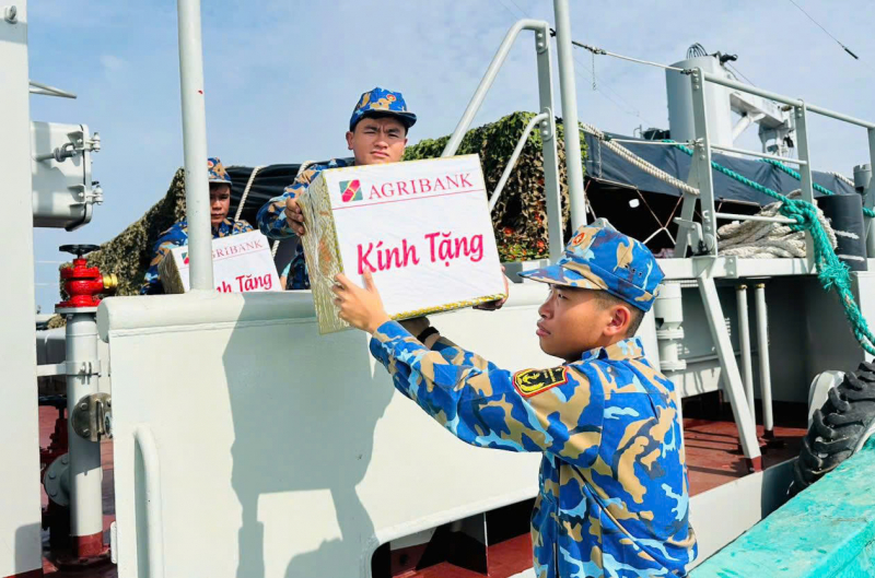 Agribank mang Xuân sớm đến đảo Hòn Khoai, Hòn Chuối trên biển đảo Tây Nam -0