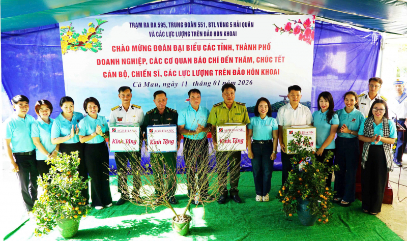 Agribank mang Xuân sớm đến đảo Hòn Khoai, Hòn Chuối trên biển đảo Tây Nam -0