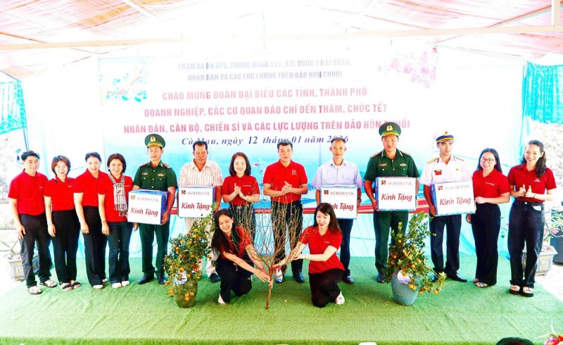 Agribank mang Xuân sớm đến đảo Hòn Khoai, Hòn Chuối trên biển đảo Tây Nam -0