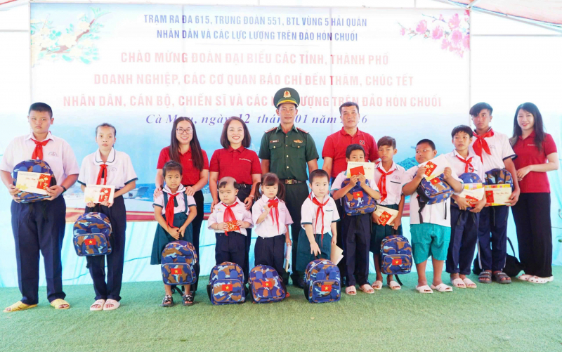 Agribank mang Xuân sớm đến đảo Hòn Khoai, Hòn Chuối trên biển đảo Tây Nam -1