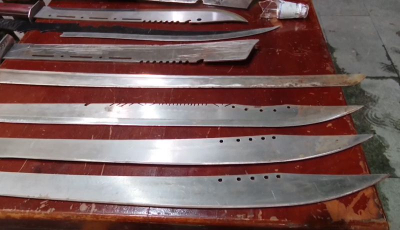 Điều tra, xử lý nghiêm vụ hai nhóm thanh niên mang hung khí đánh nhau giữa đường phố -4