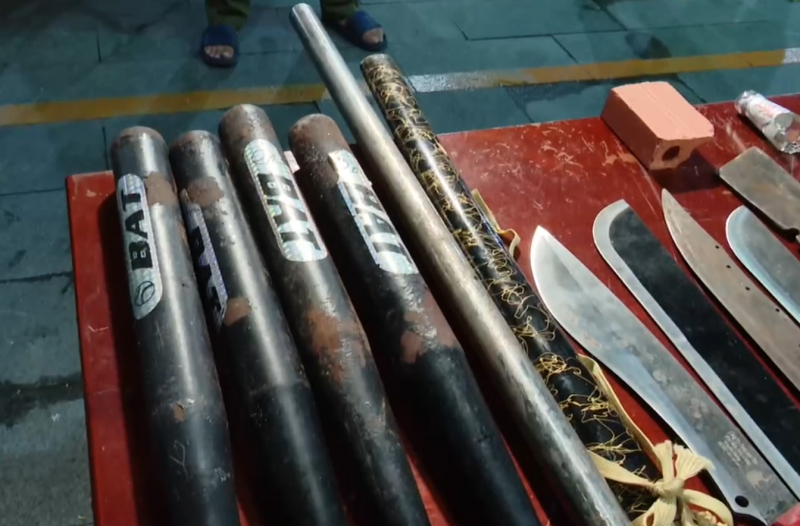 Điều tra, xử lý nghiêm vụ hai nhóm thanh niên mang hung khí đánh nhau giữa đường phố -6