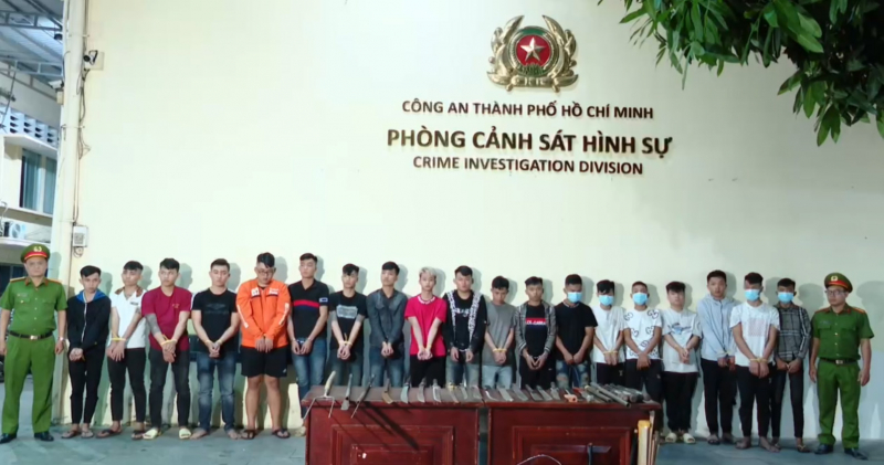 Điều tra, xử lý nghiêm vụ hai nhóm thanh niên mang hung khí đánh nhau giữa đường phố -9