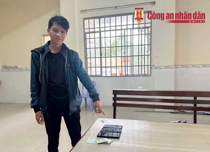 Sau 30 phút nhận tin báo, Công an phường bắt “nóng” đối tượng trộm cắp tài sản -0