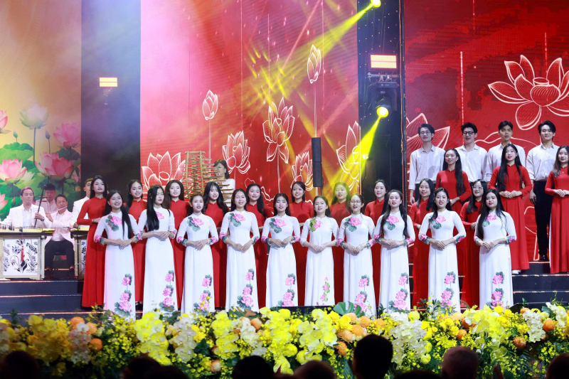 Bộ Chính trị ban hành Nghị quyết mới về phát triển văn hoá Việt Nam -0