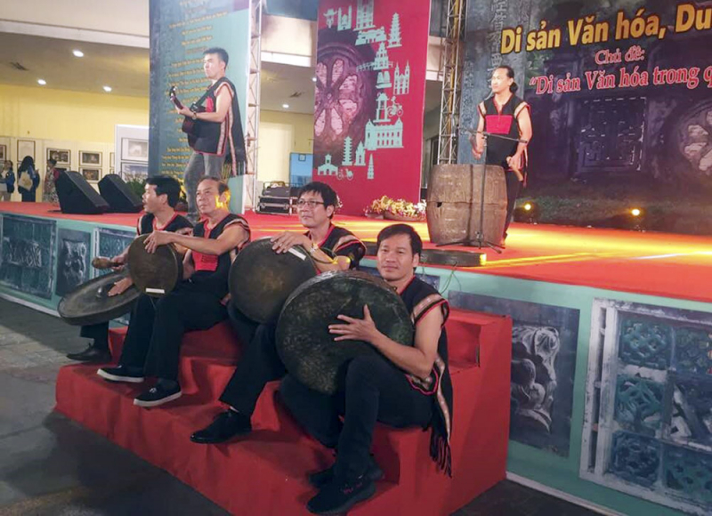 Trầm Tích hát -1