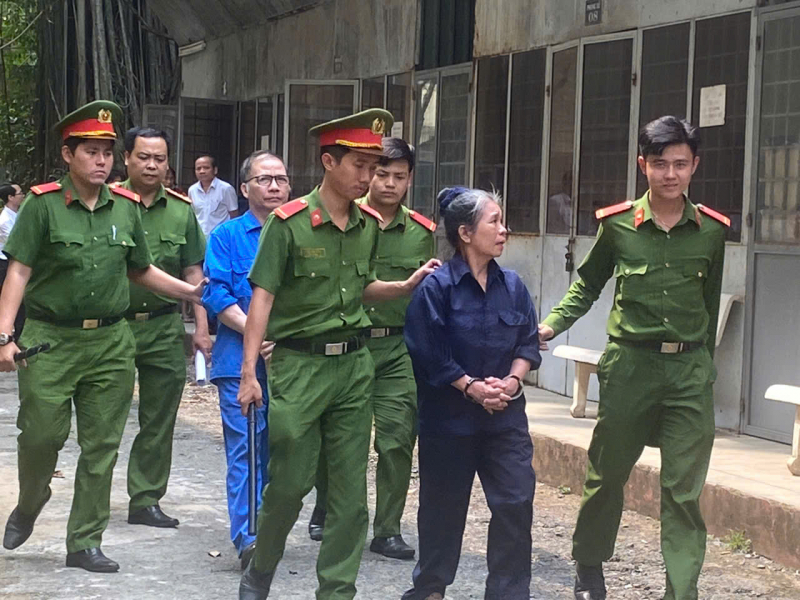 Phó giám đốc “nổ” quen biết rộng để lừa đảo chiếm đoạt tài sản -0