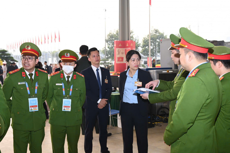 Đồng loạt ra quân, khép kín vòng bảo vệ -0