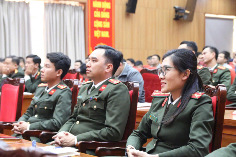 Đồng loạt ra quân, khép kín vòng bảo vệ -0