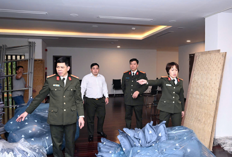 Đồng loạt ra quân, khép kín vòng bảo vệ -0