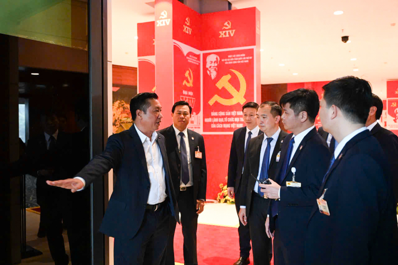 Đồng loạt ra quân, khép kín vòng bảo vệ -0