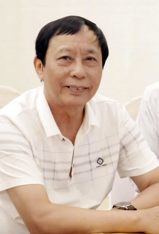 Cao Ngọc Thắng - một mình thao thức đèn khuya -0