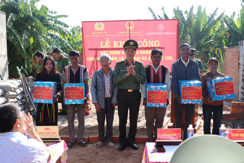 Công an tỉnh Gia Lai khởi công xây, sửa 23 căn nhà có hoàn cảnh khó khăn -1