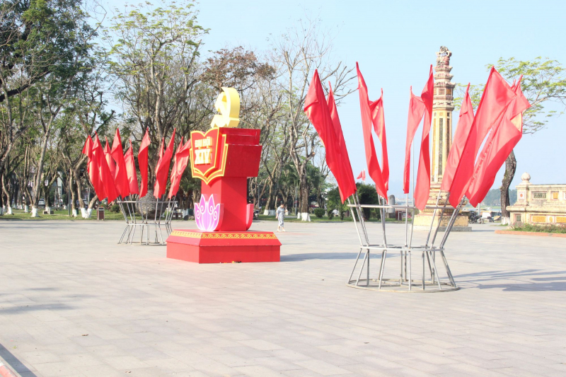 TP Huế rực rỡ cờ hoa, biểu ngữ chào mừng Đại hội XIV của Đảng -0