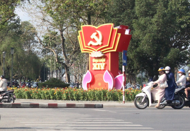 TP Huế rực rỡ cờ hoa, biểu ngữ chào mừng Đại hội XIV của Đảng -0