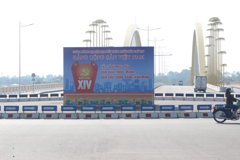 TP Huế rực rỡ cờ hoa, biểu ngữ chào mừng Đại hội XIV của Đảng -1