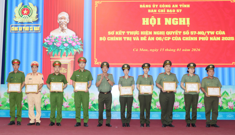 Đẩy mạnh chuyển đổi số gắn với thực hiện Đề án 06  -0