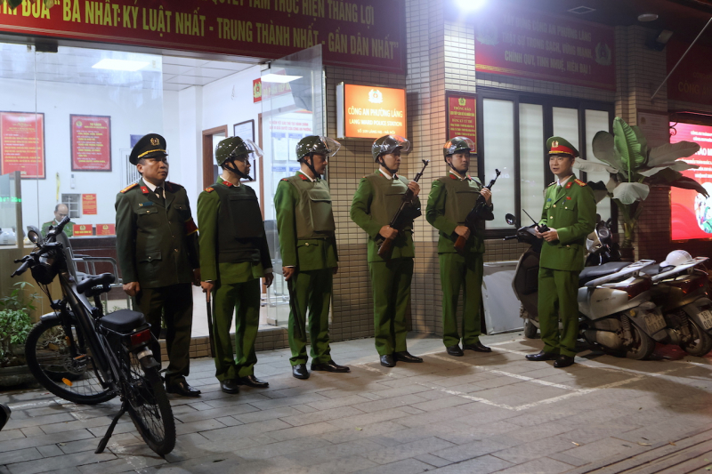 Công an phường Láng tuần tra vũ trang công khai bảo đảm ANTT Đại hội XIV của Đảng -0