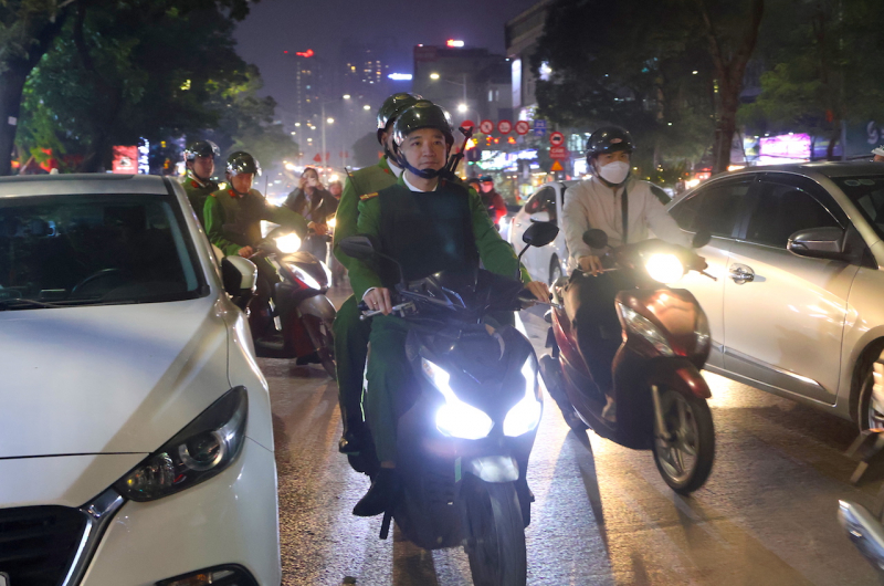 Công an phường Láng tuần tra vũ trang bảo đảm ANTT Đại hội XIV của Đảng -0