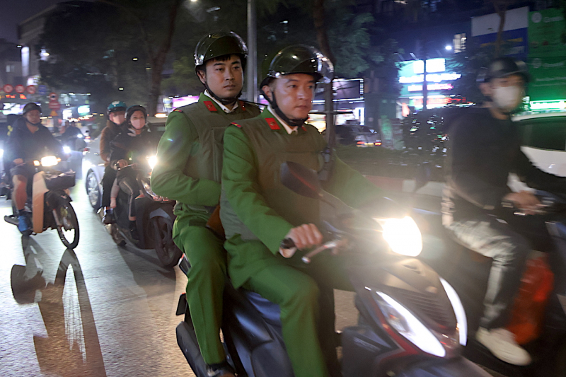 Công an phường Láng tuần tra vũ trang công khai bảo đảm ANTT Đại hội XIV của Đảng -0