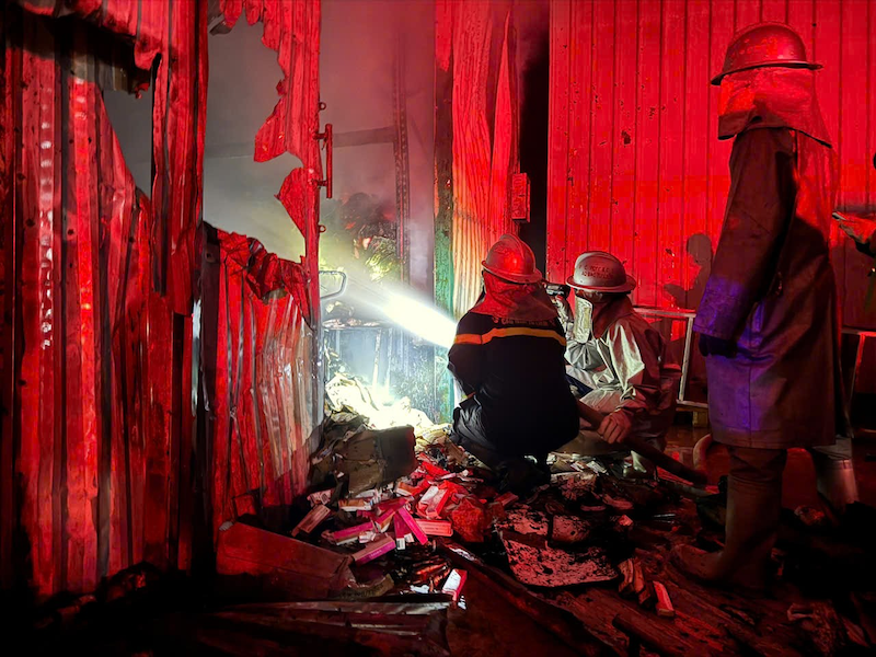 Kịp thời khống chế vụ cháy kho hàng tại Cụm công nghiệp Từ Liêm -0