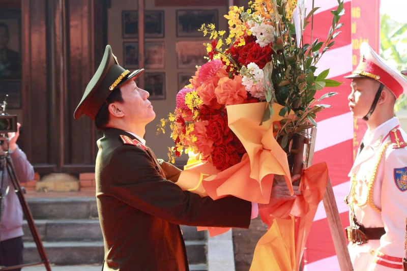 MPS leadership pays tribute to late Minister Tran Quoc Hoan -0