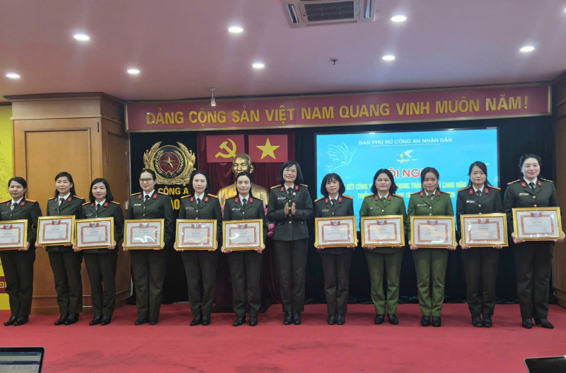 Công tác Hội và phong trào Phụ nữ CAND hướng mạnh về cơ sở, gắn với  xây dựng thế trận lòng dân vững chắc -0