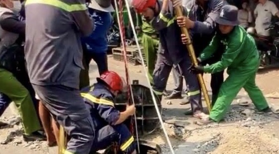 Xuống hố ga cứu đồng nghiệp, cả 2 cùng bị ngạt khí tử vong -0