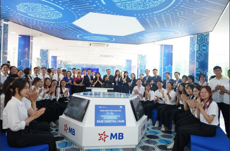 Dấu cựu sinh viên Đại học Đà Nẵng: Tiên phong trong lĩnh vực công nghệ -0