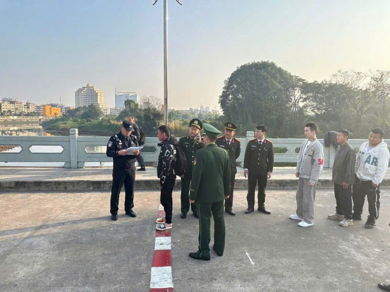 9f012c59-15ad-4c06-b5fe-dae143386d42.jpg -0