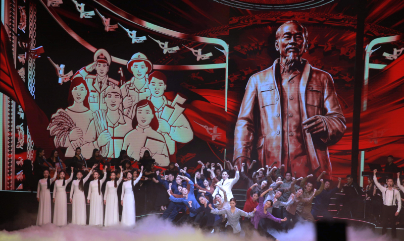 Bản hoà ca nghệ thuật – chính luận “Mãi mãi niềm tin theo Đảng” -0