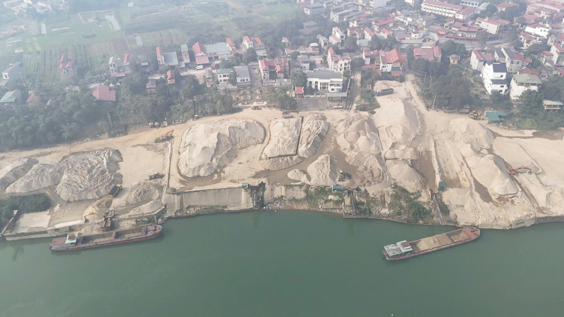 Lào Cai: Khởi tố, bắt tạm giam 3 đối tượng điều hành khai thác cát trái phép trên sông Hồng -0