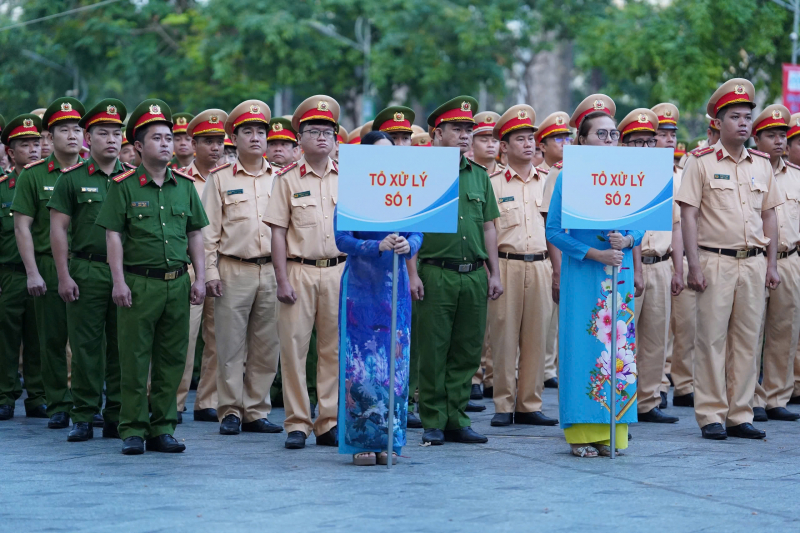 TP Hồ Chí Minh ra quân lập lại trật tự vỉa hè, xử lý kinh doanh vận tải trái phép  -0