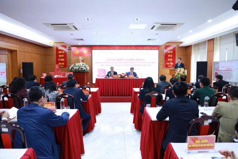 Ra mắt sách về ngành Tuyên giáo và Dân vận trong nhiệm kỳ XIII của Đảng -0