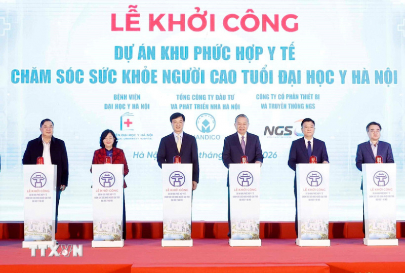 Party chief attends groundbreaking of elderly healthcare complex in Hanoi -0