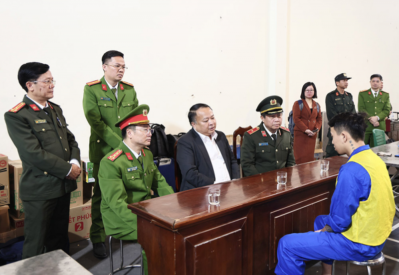 Trao thưởng cho lực lượng triệt phá thành công đường dây lừa đảo tại Campuchia -0