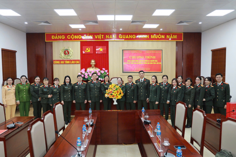 Ấm áp một chương trình của phụ nữ Công an Đồng Tháp tại Lào Cai -0