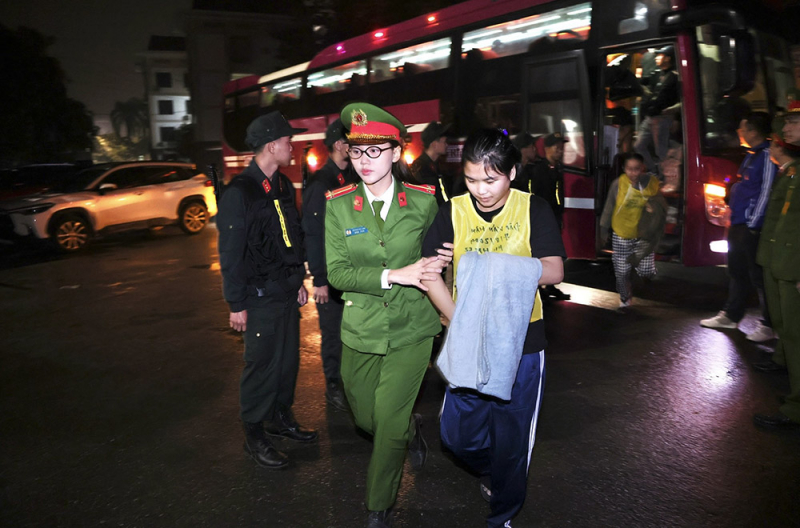 Trao thưởng cho lực lượng triệt phá thành công đường dây lừa đảo tại Campuchia -2