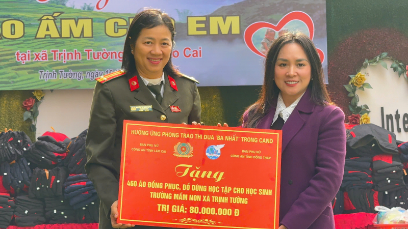 Ấm áp một chương trình của phụ nữ Công an Đồng Tháp tại Lào Cai -0