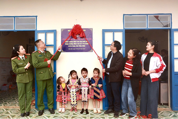 Học viện CSND mang Tết ấm đến với bản nghèo Điện Biên -0