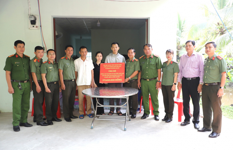Công an TP Cần thơ chung tay giúp đỡ CBCS hoàn cảnh khó khăn -0