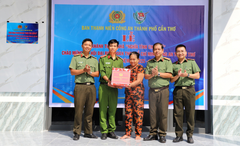 Công an TP Cần thơ chung tay giúp đỡ CBCS hoàn cảnh khó khăn -1