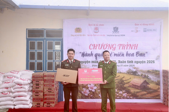 Học viện CSND mang Tết ấm đến với bản nghèo Điện Biên -0